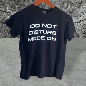 DO NOT DISTURB MODE ON, Riot Queen Black T-shirt Women’s Size Small